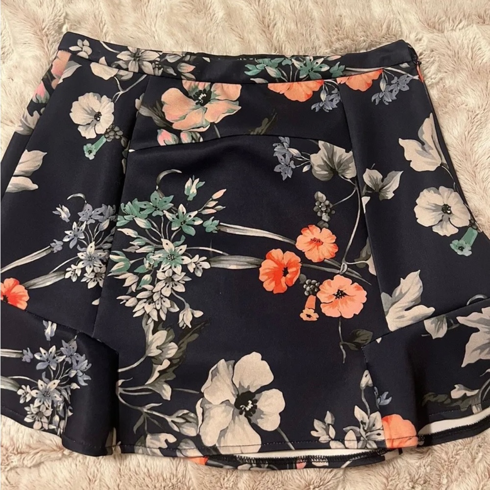 Zara skirt RARE floral size small